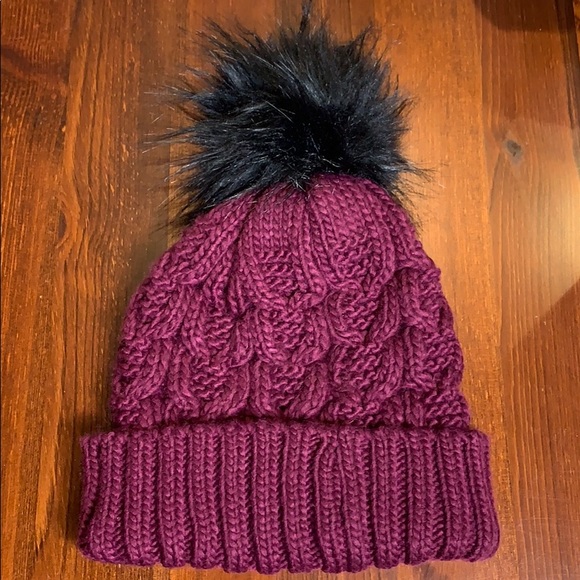 🆕 Burgundy Purple Winter Hat Toque Fluffy Pom NWT - Picture 4 of 4
